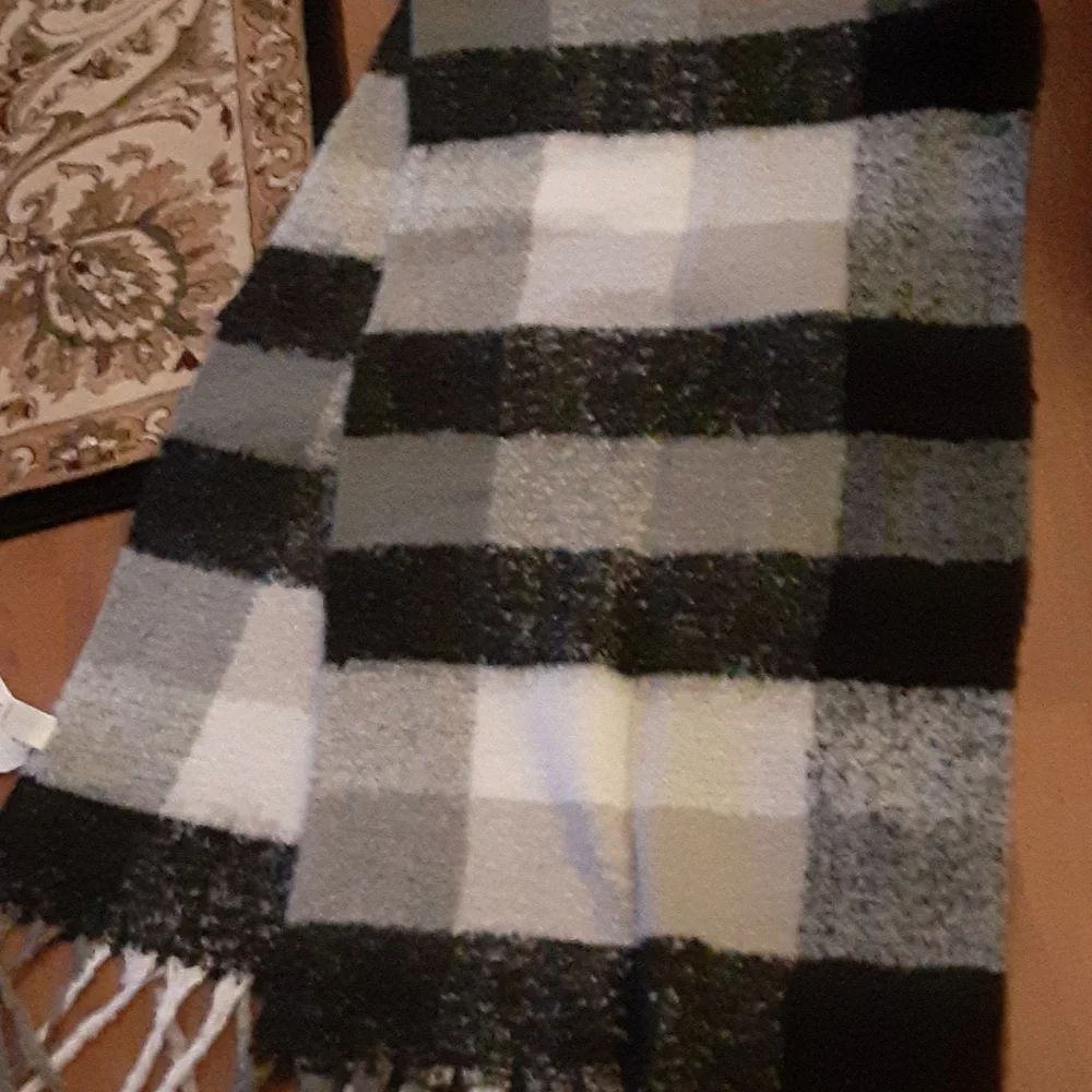 Time & Tru black white gray yarn blanket scarf wrap 8
